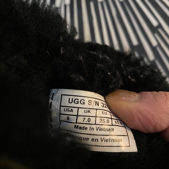 Girls Ugg’s - Picture 4 of 4